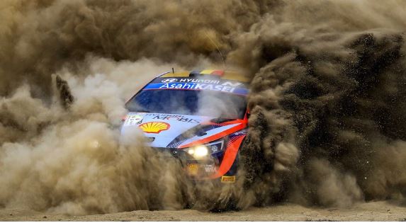 Thierry Neuville é o primeiro líder do Rali da Finlândia