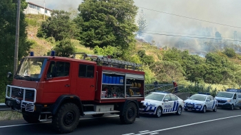 Na Serra de Água 15 pessoas foram retiradas de casa (vídeo)