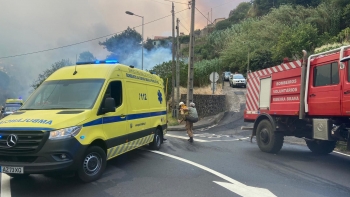 Bombeiros chamados a evacuar idosos e criança (vídeo)