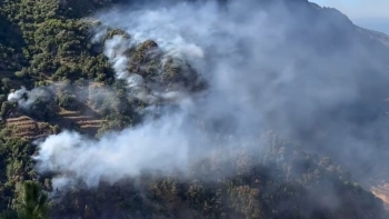 Foguete de arraial provoca incêndio na Serra de Água