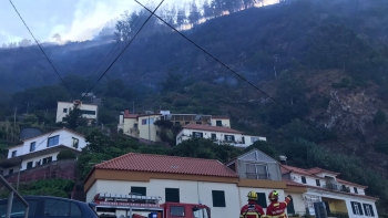 Incêndio chegou à zona do Espigão (vídeo)