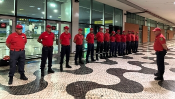 Bombeiros dos Açores chegaram de madrugada (vídeo)