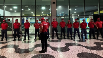 Elemento dos bombeiros dos Açores transportado para o Hospital (vídeo)