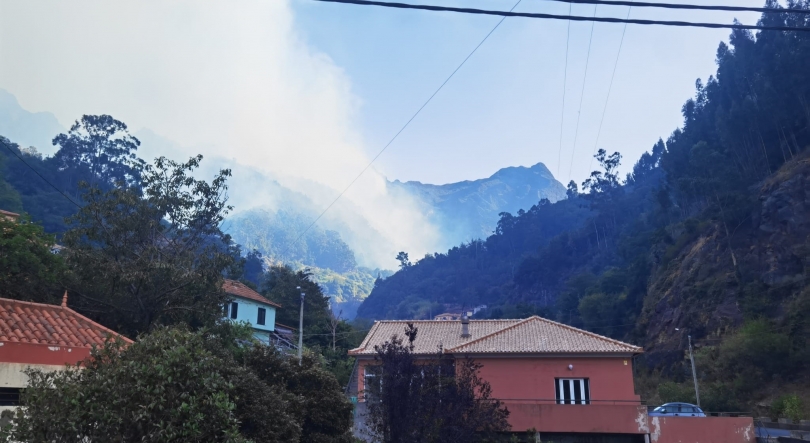 Fogo continua no Curral das Freiras, Serra de Água e Ponta do Sol