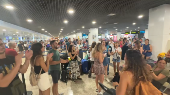 150 passageiros com voo para Madrid estão no aeroporto desde sexta-feira