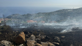 Fogo mantém-se na cordilheira central e atenua na Ponta do Sol