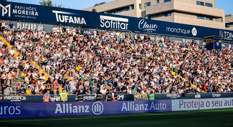 PSP faz três detenções por desobediência na primeira jornada das competições de futebol