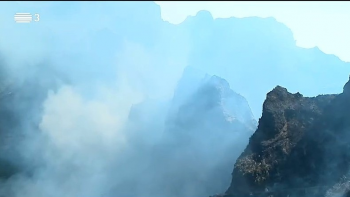 Fogo desceu alguns metros da encosta do Pico Ruivo (vídeo)