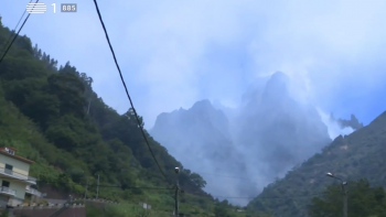 Nuvem de fumo invade céu do Curral (vídeo)