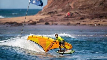 Campeão do mundo de wing foil vai tentar realizar travessia entre Porto Santo e Madeira (áudio)