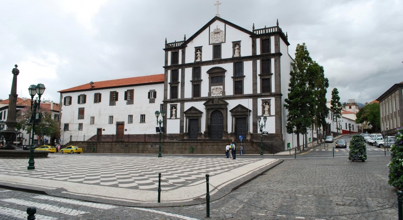 “Excelente ideia a construção de um parque de estacionamento no largo do Colégio”