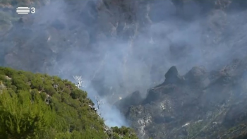 Incêndios aproximam-se da Fajã da Nogueira (vídeo)