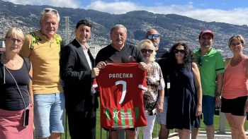 Imagem de Jogador histórico visita Estádio do Marítimo