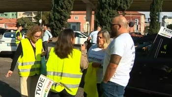 Motoristas e parceiros TVDE rumam à Assembleia da República em protesto