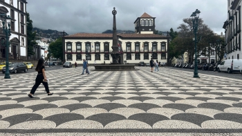 DRAC chumba estacionamento no Largo do Colégio (vídeo)