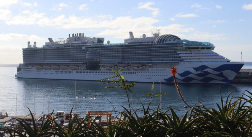 Sun Princess estreia-se no Funchal com 5 479 pessoas a bordo