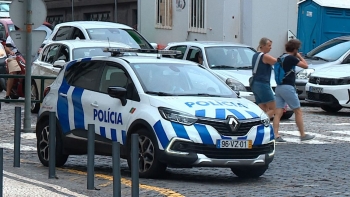 Câmara paga à PSP controlo do trânsito junto às escolas (vídeo)