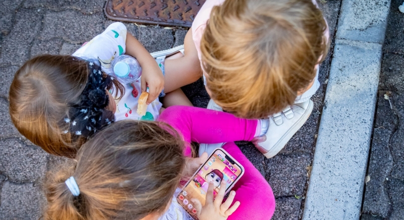 Ministério da Educação recomenda proibição dos telemóveis nos 1.º e 2.º ciclos