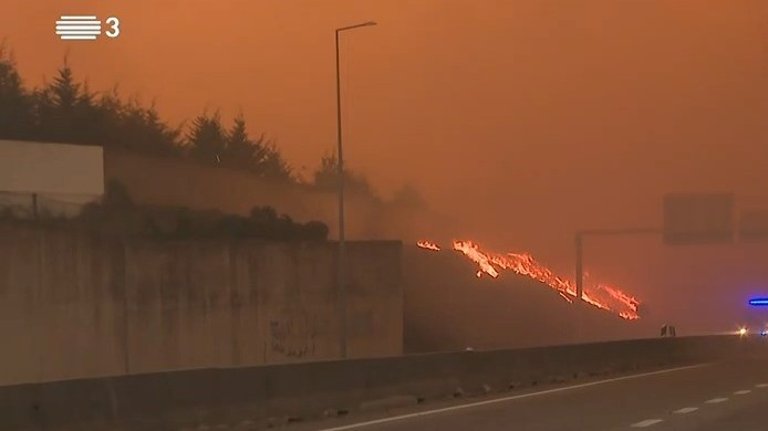 Autoestradas A1, A25 e A29 cortadas no distrito de Aveiro