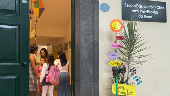 Imagem de Ano letivo arranca hoje com menos alunos e professores