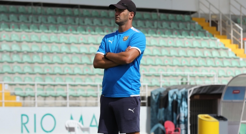 Ricardo Chíxaro orienta o próximo treino do Marítimo