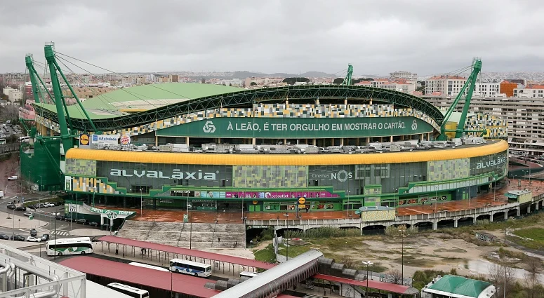 Sócios do Sporting aprovam contas de 2023/24 e compra do Alvaláxia