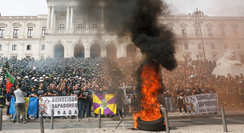 Sindicato dos bombeiros sapadores culpa Governo por excessos nos protestos