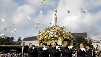 Imagem de Apelo ao fim da guerra marca oração no Santuário de Fátima