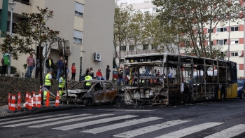 Motorista de autocarro incendiado em Loures em estado grave