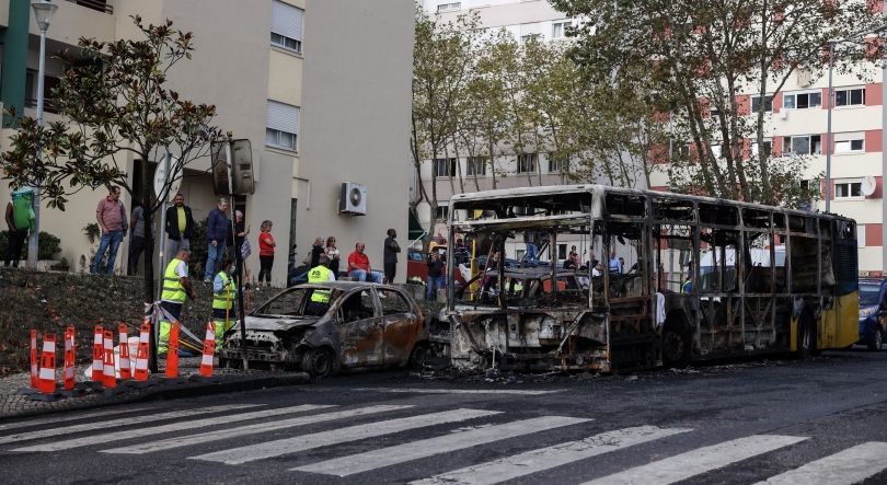 Motorista de autocarro incendiado em Loures em estado grave