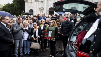 Centenas de pessoas na última homenagem ao cantor em Lisboa