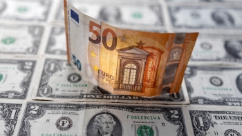 Euro continua a negociar em baixa face ao dólar