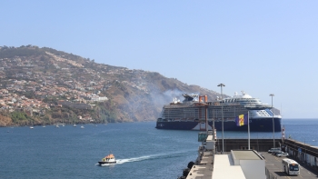 Celebrity Apex e Seven Seas Mariner no Porto do Funchal