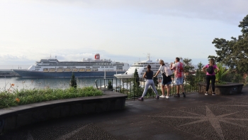 Borealis e Silver Whisper no Porto do Funchal