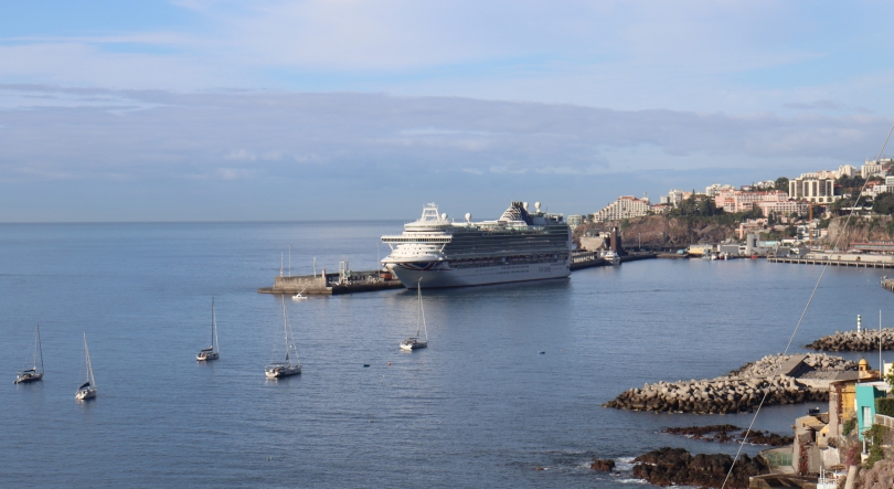 Azura inicia hoje uma série de escalas no Porto do Funchal