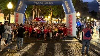 Centenas na corrida da mulher (vídeo)