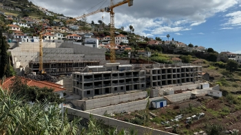 Obra de habitação ao abrigo do PRR iniciada em 2022 está parada (vídeo)