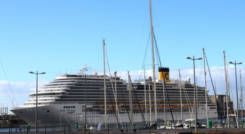 Porto do Funchal com dois navios e um movimento superior a 5 000 pessoas