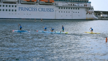 Imagem de Cerca de 50 atletas participaram na última etapa do SUP Race (vídeo)