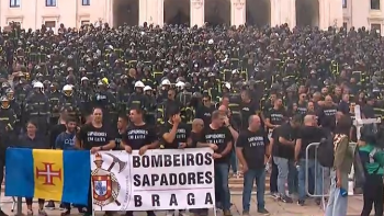 Imagem de Bombeiros sapadores madeirenses presentes no protesto em Lisboa