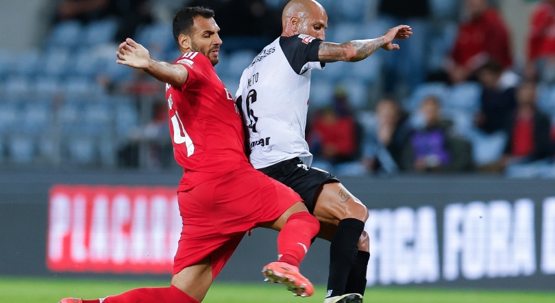 Benfica dá a volta ao resultado e vence lanterna-vermelha Farense