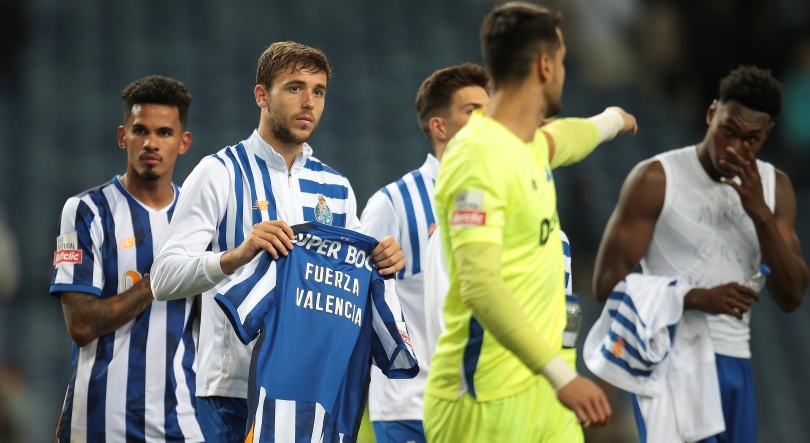 Porto goleia Estoril Praia e mantém diferenças para o líder