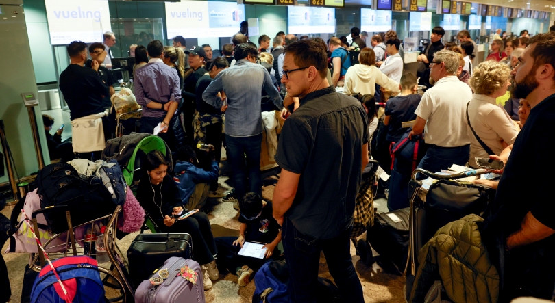 Chuvas levam a cancelamento de voos e desvios no aeroporto de Barcelona