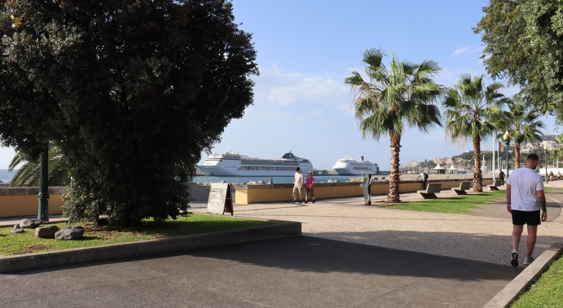 Porto do Funchal com dois navios que trazem mais de 4600 pessoas