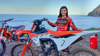 Laura Vieira foi a terceira no Nacional de Motocross (vídeo)