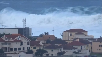 Imagem de Períodos de chuva forte e persistente até ao final da manhã