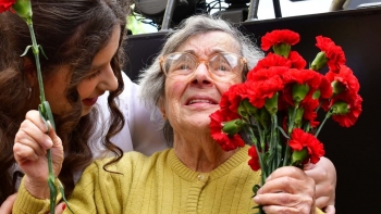 Imagem de Morreu Celeste Caeiro, a Senhora dos Cravos