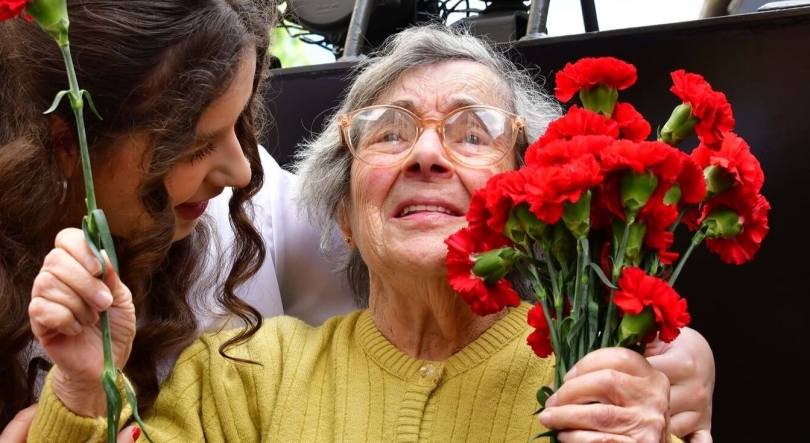 Morreu Celeste Caeiro, a Senhora dos Cravos