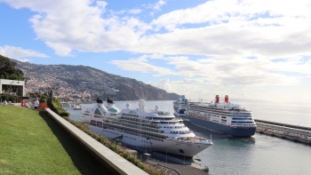 Porto do Funchal mais uma vez cheio, com três navios que estão a movimentar quase 5 000 mil pessoas