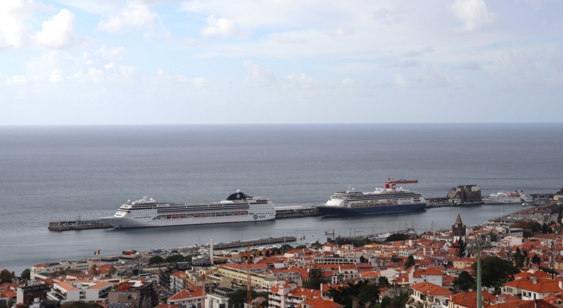 MSC Opera em turnaround e o Bolete estão a movimentar quase 4 500 pessoas no Porto do Funchal